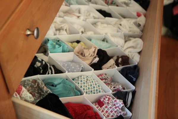 Tips & Tools for Affordably Organizing Your Closet // Mom Advice