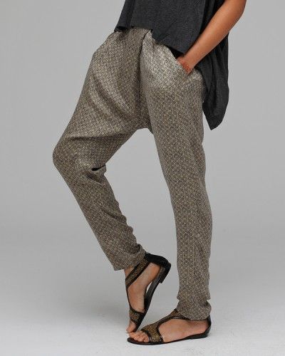 iheartbargains.com.au/how-to-wear-loose-printed-pants/